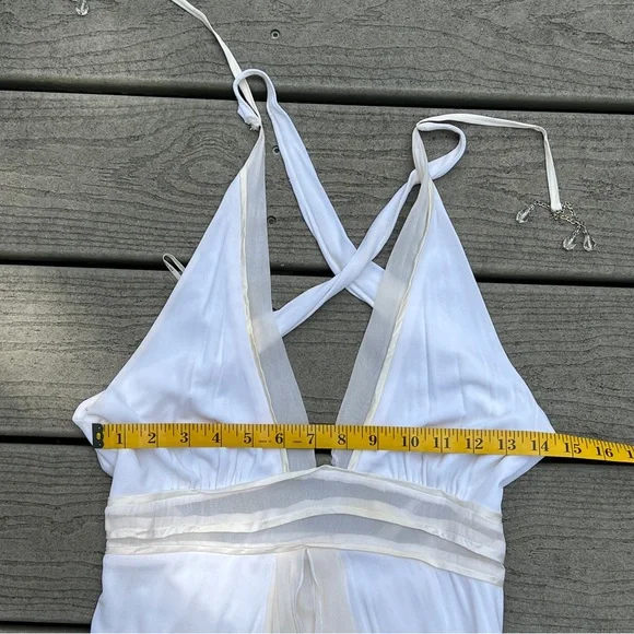 Bebe: Vintage Elegant White Plunge Criss-Cross Dress. Size Medium. - Picture 9 of 13